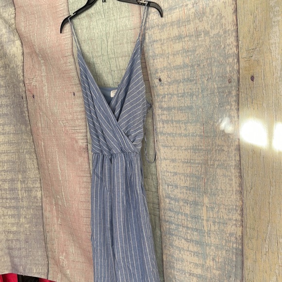 - Good used condition Woman’s Sienna Sky wide leg, jumpsuit capri. Size is… - Picture 7 of 15